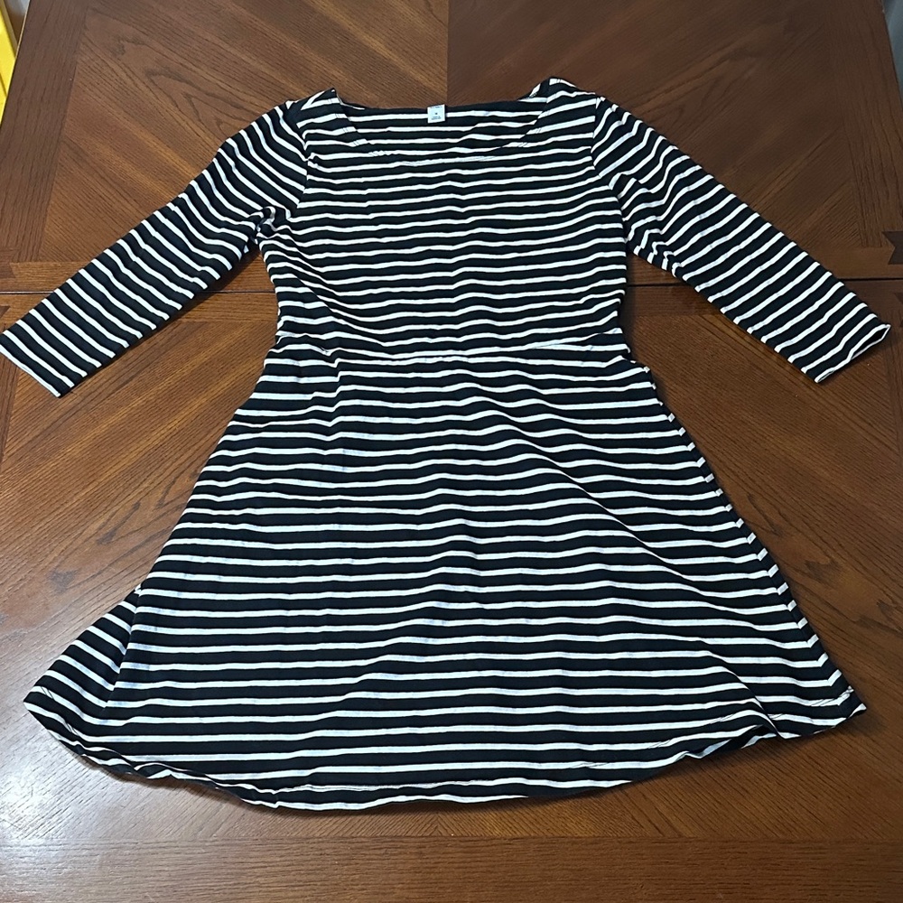 Old Navy Black and White Striped Fit and Flare 3/4 Sleeve Dress